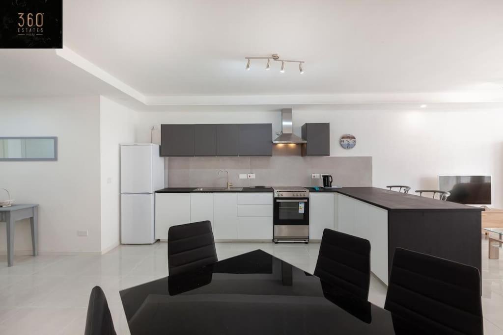 Spacious 2Br Apt In Qawra - Perfect For Families By 360 Estates St. Paul's Bay Bagian luar foto